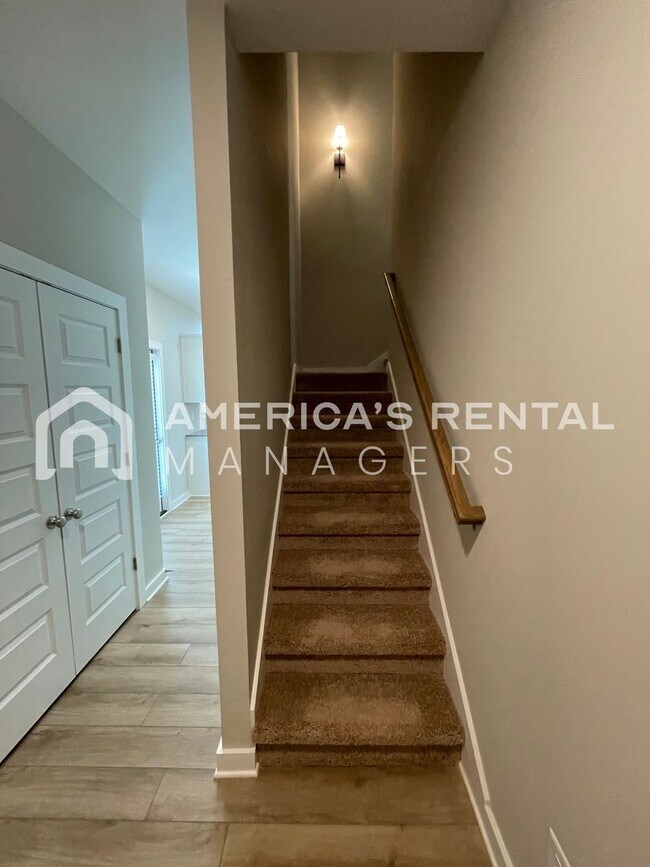 Building Photo - Home for Rent in Weaver, AL!!! Available to View Now! PRICE REDUCTION!! Sign a 13-month lease by ...