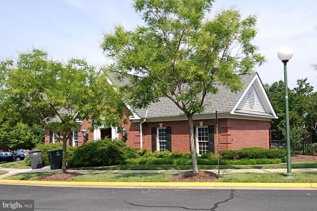 Building Photo - 4138 Fountainside Ln