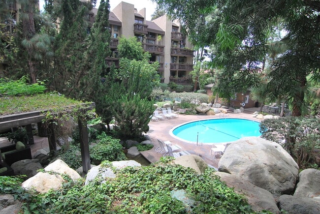 Building Photo - Resort-Style 2BD/2BA w/ Pool, Tennis Courts & 2 Parking Spaces