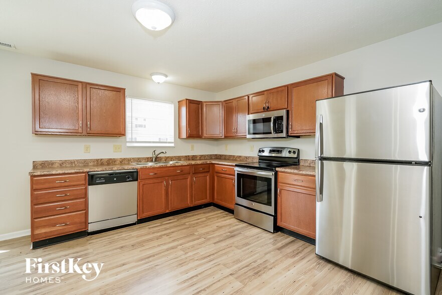 Building Photo - 881 Briarstone Dr