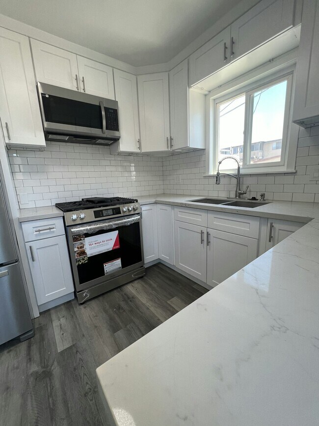 Building Photo - 1030 2nd St
