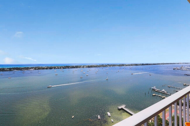 Building Photo - 5600 N Flagler Dr