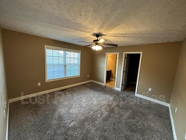 Building Photo - 381 Paige Ave