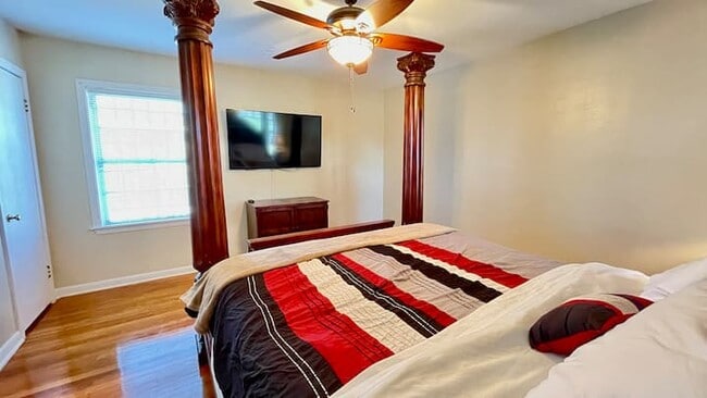 Building Photo - 7951 Pecan Villas Dr