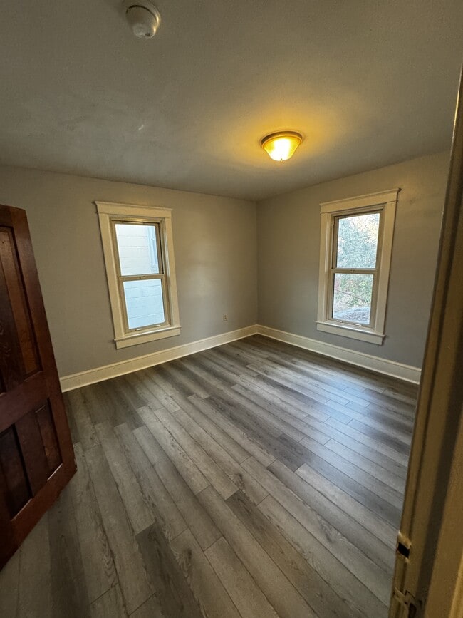 Building Photo - 317 Porter Ave