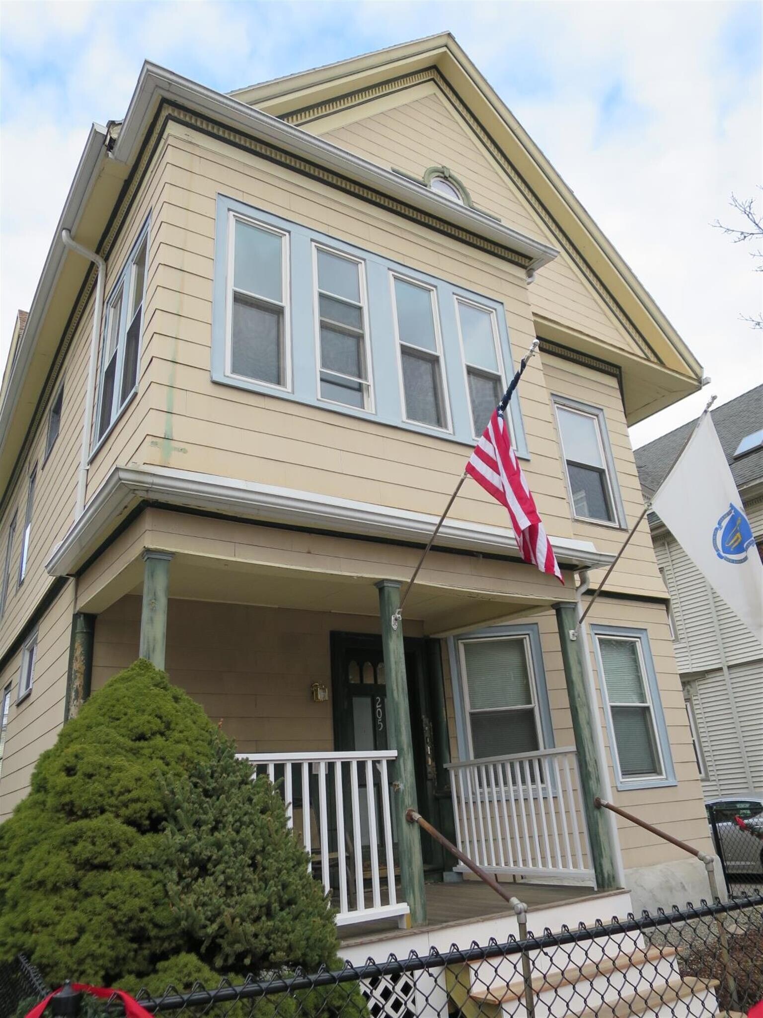 Building Photo - 205 Highland Ave