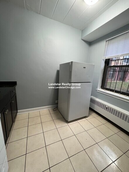 Building Photo - 1359 W Touhy Ave