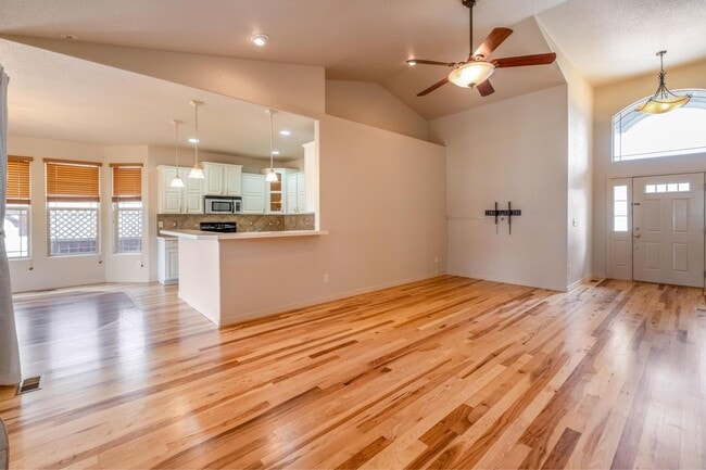 Building Photo - 5-bedroom, 3-bathroom home located in Windsor, CO.