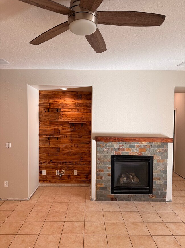 Building Photo - 39730 N Bridlewood Way