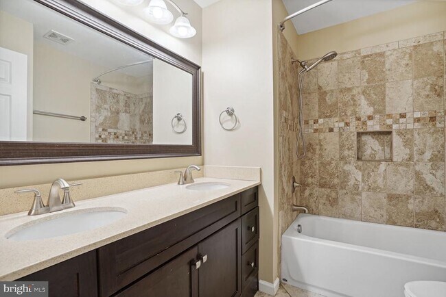 Building Photo - 7706 Hickory Glen Way