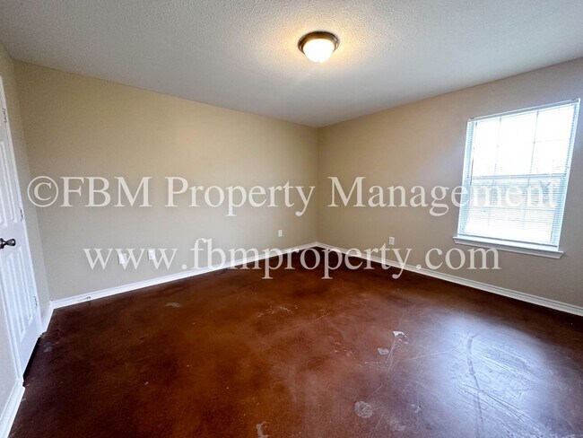 Building Photo - 205 West Lamar St