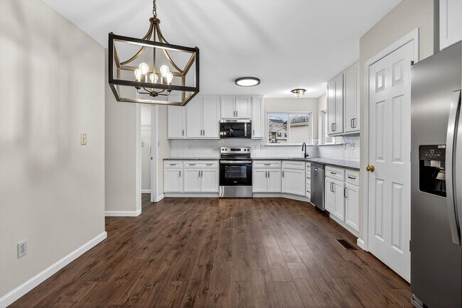 Building Photo - NEWLY RENOVATED HOME