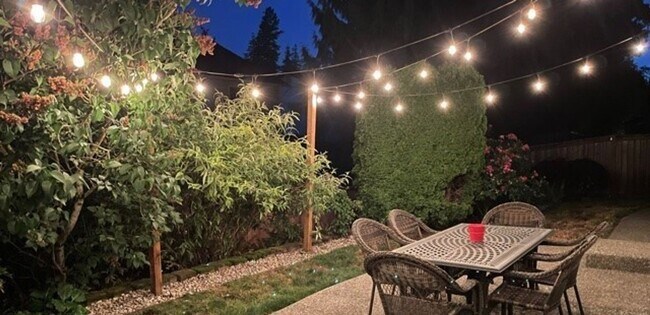 Building Photo - A Gorgeous Home with 4 Bed and 2.5 Bath