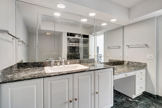 Building Photo - 3200 S Ocean Blvd
