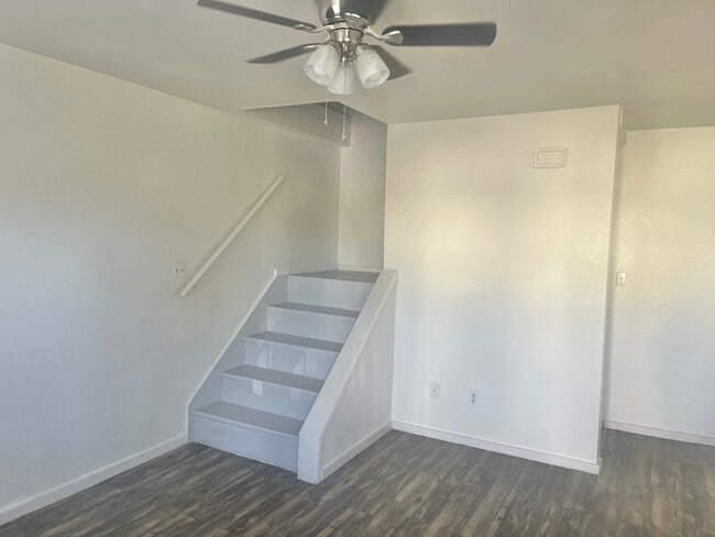 Building Photo - Pheasant Glen Town House #12