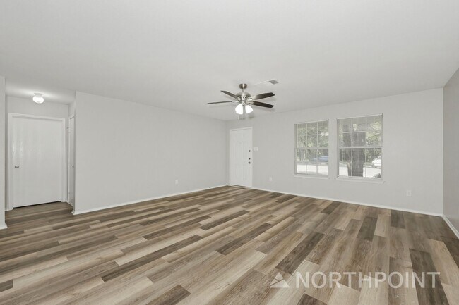 Building Photo - 4BR/2BA | Newly Renovated Single Family Home | 1-Car Garage Parking | In Dallas!