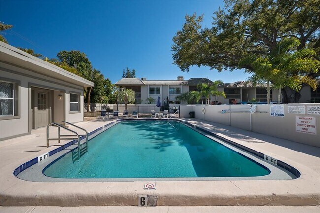 Building Photo - 3360 S Osprey Ave