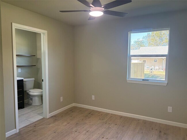 Building Photo - 205 NW 2nd St