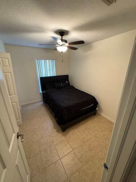 Building Photo - 2609 E Emma St