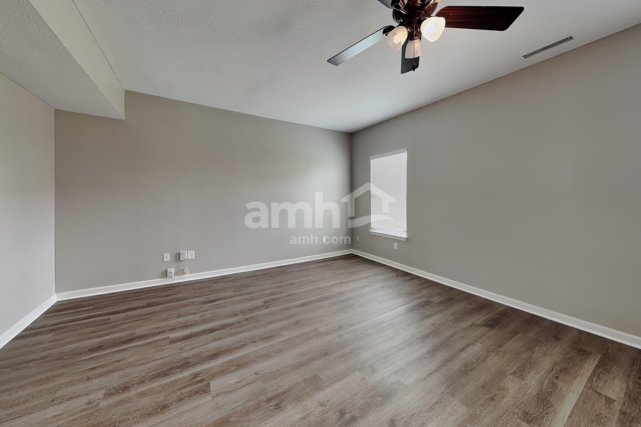 Building Photo - 676 Classic Ln