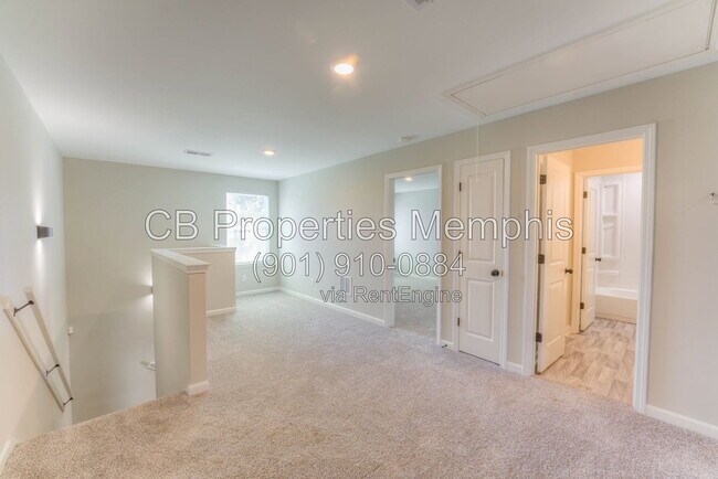 Building Photo - 652 Ayers St
