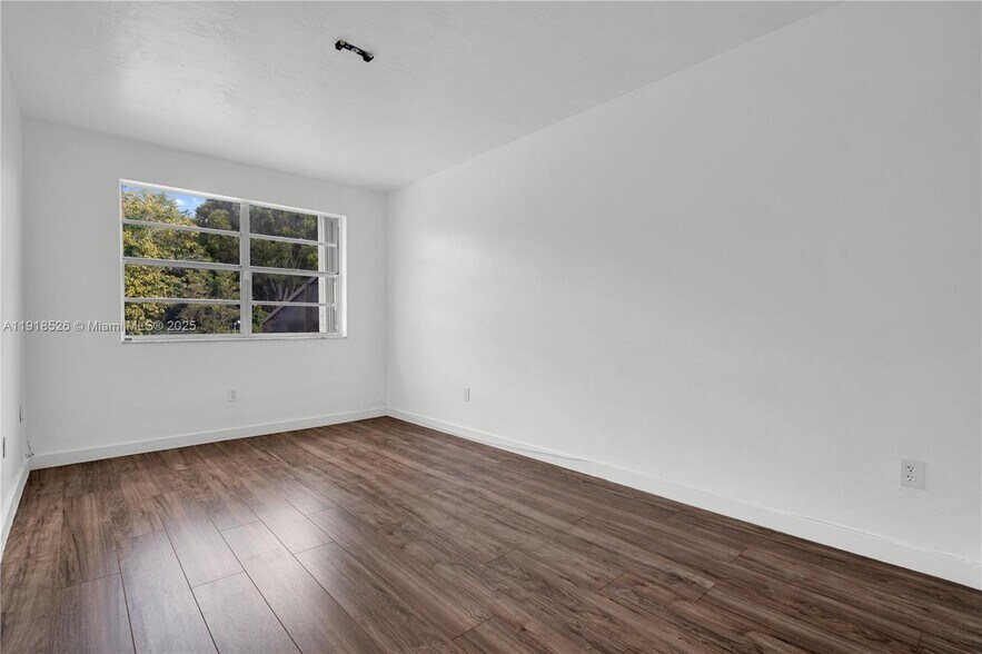 Building Photo - 9823 SW 93rd Ter