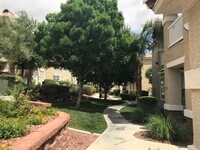 Building Photo - Beautiful  2bed 2bath Gated Community