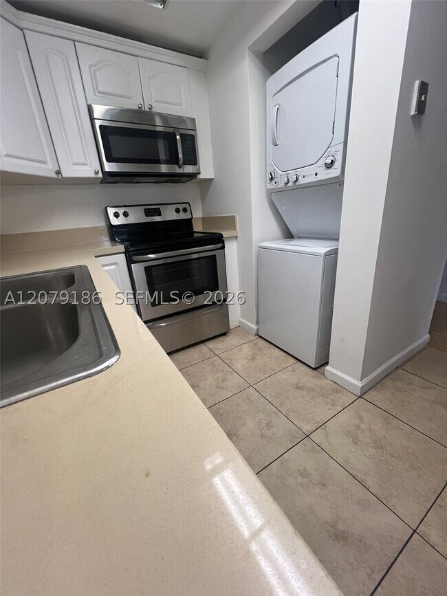 Building Photo - 10090 NW 80th Ct