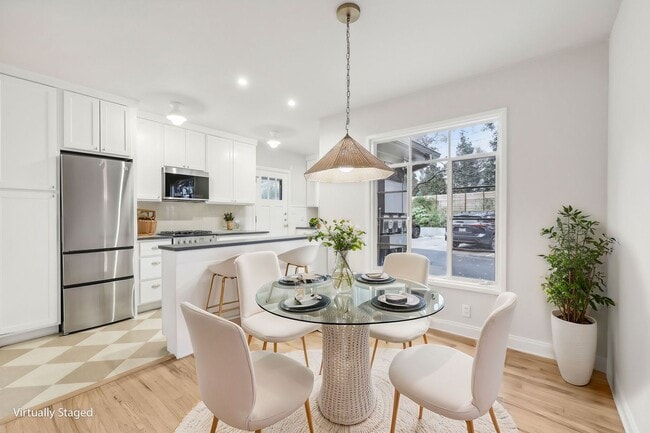 Interior Photo - Windsor Gardens