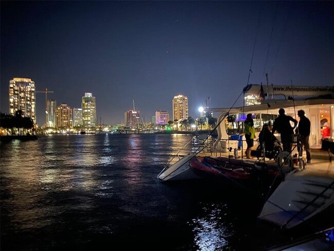 Building Photo - 5635 24th Ave N