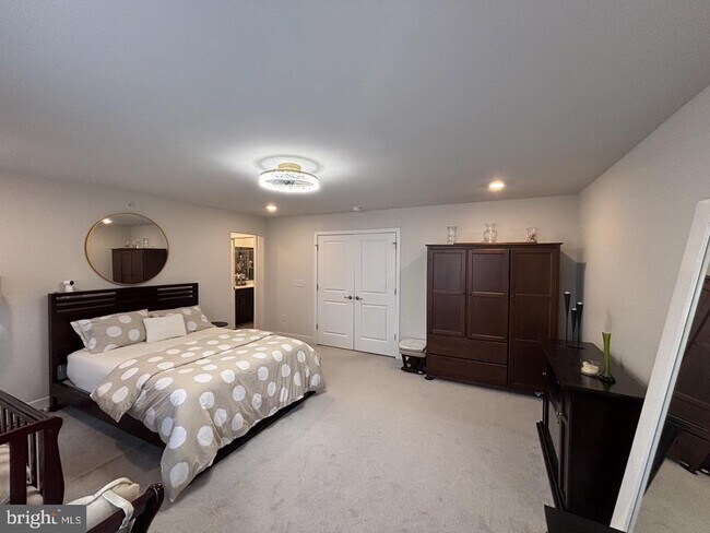 Building Photo - 983 Skylar Ct.