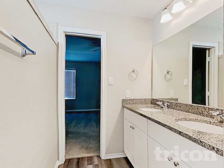 Building Photo - 4014 Stanley Park