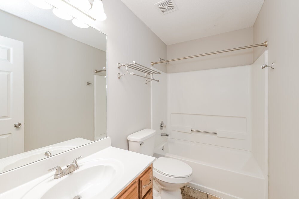 Building Photo - 7762 Parkview Cir E