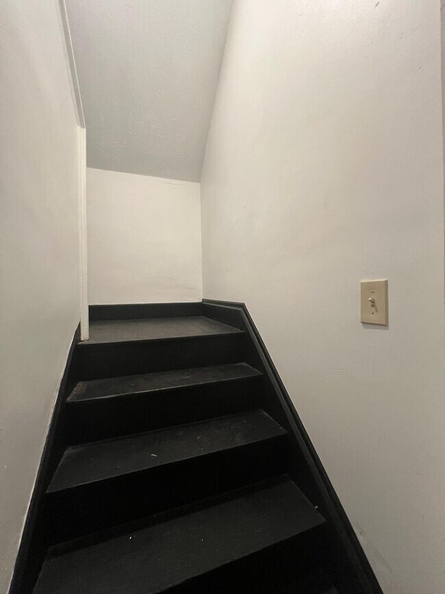 Building Photo - 14221 Glenside Rd