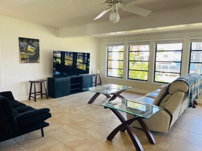 Building Photo - **AVAILABLE FOR SUMMER 2025 -AND- 2025-26 WINTER SEASONAL MONTHS**