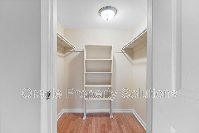 Building Photo - 6085 Majors Ln