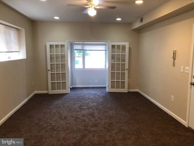 Building Photo - 2419 Callow Ave