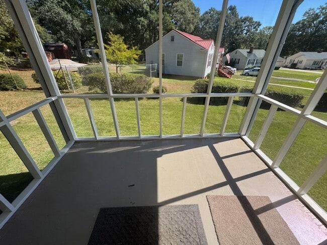 Building Photo - 245 Beechwood Cir
