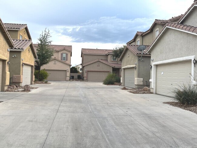 Building Photo - 1847 sq ft, 2 story, 4 Bedroom, 2 1/2 bath, 2 Car Garage home in the Vibrant city of Las Vegas.