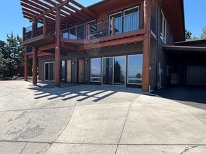 Building Photo - Single Story Home with Great Views!
