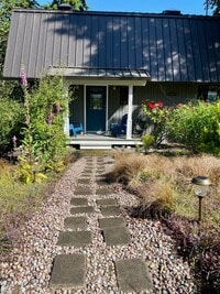 Building Photo - Gorgeous Custom Home!  Pet friendly and La...