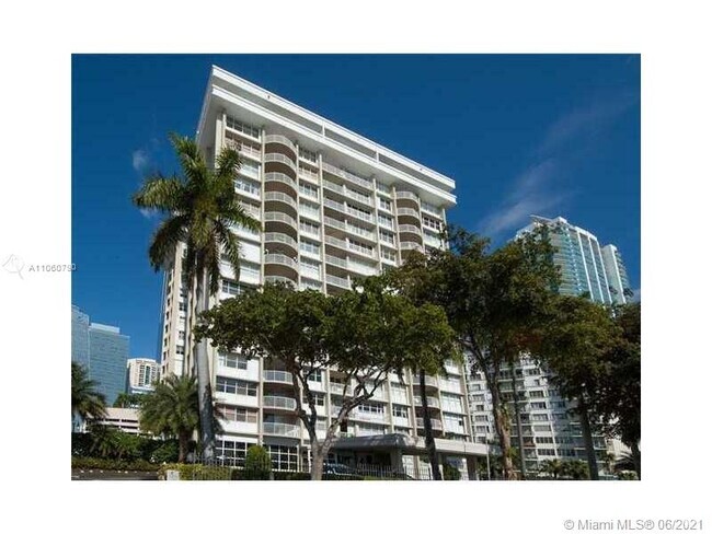 Building Photo - 1420 Brickell Bay Dr