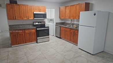 Building Photo - 5615 NW 27th Ct