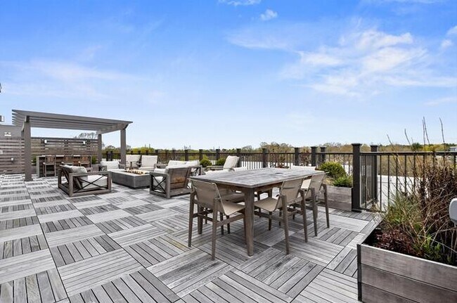 Building Photo - DGevol