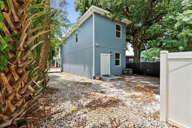 Building Photo - 2106 E 17th Ave