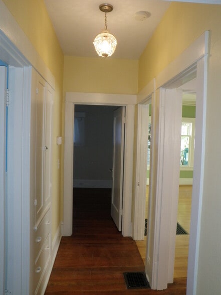 Building Photo - 5046 NE Mallory Ave