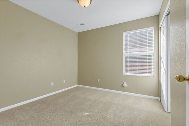 Building Photo - 857 Stagecoach Dr