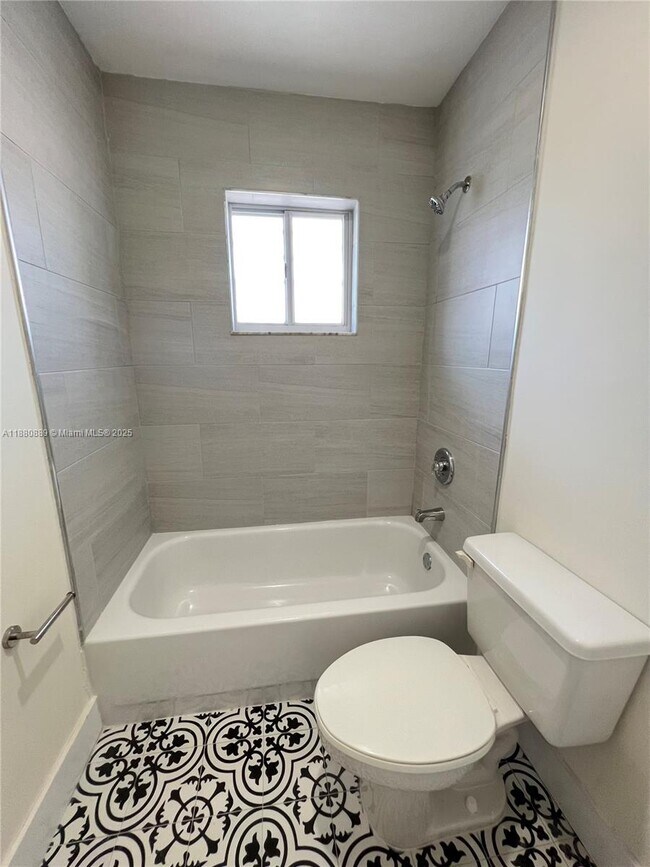 Building Photo - 2208 W 74th St