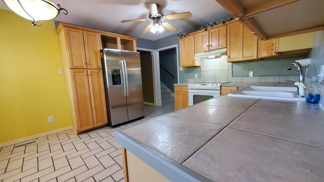 Building Photo - 1 Pine Way Ct