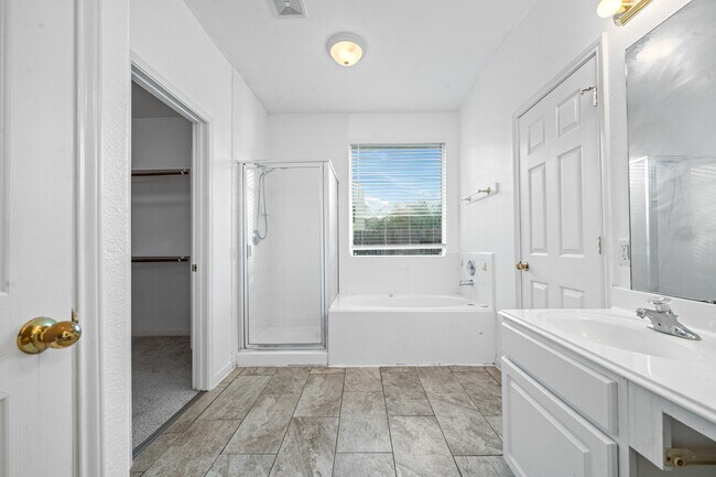 Building Photo - 4815 Plum Forest Rd